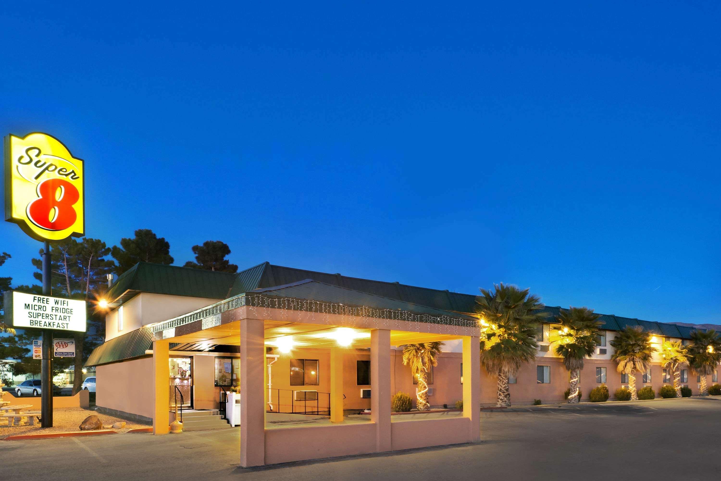 Super 8 By Wyndham Alamogordo - White Sands מראה חיצוני תמונה