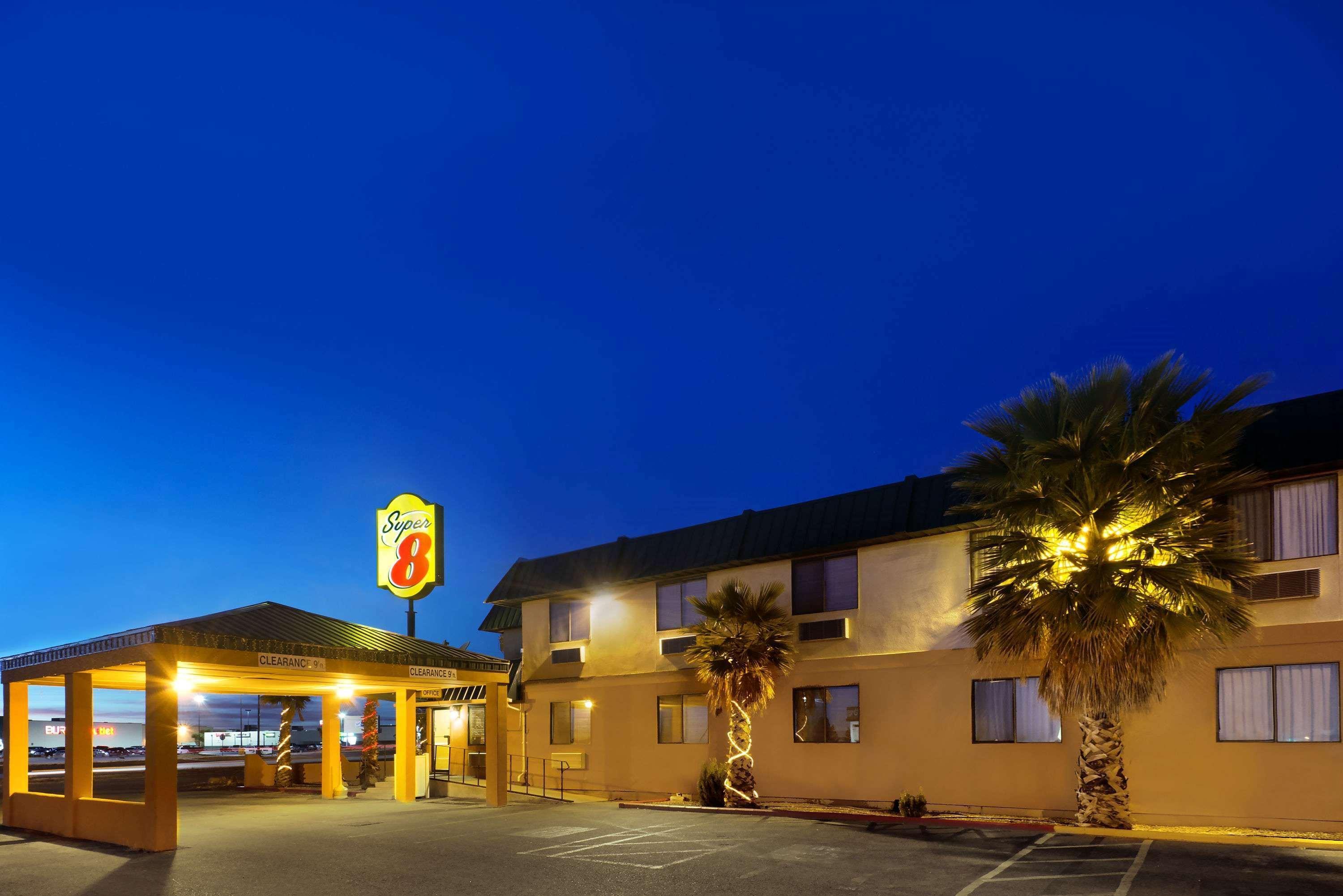 Super 8 By Wyndham Alamogordo - White Sands מראה חיצוני תמונה