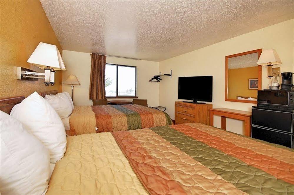 Super 8 By Wyndham Alamogordo - White Sands מראה חיצוני תמונה