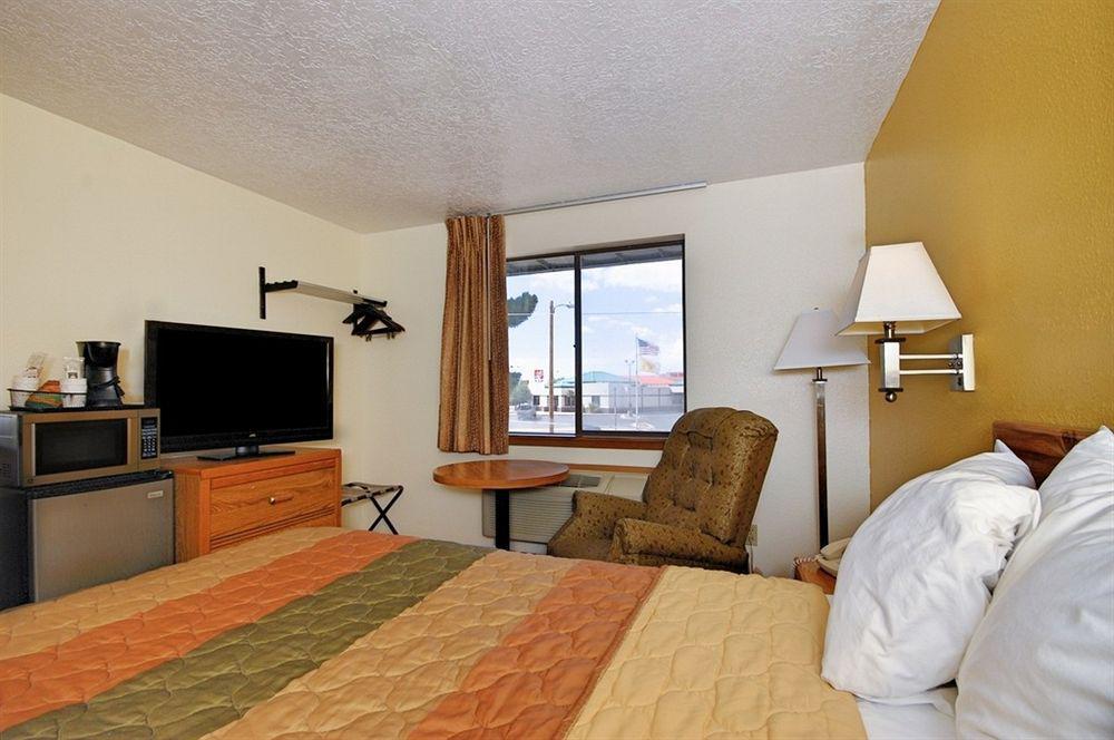 Super 8 By Wyndham Alamogordo - White Sands מראה חיצוני תמונה